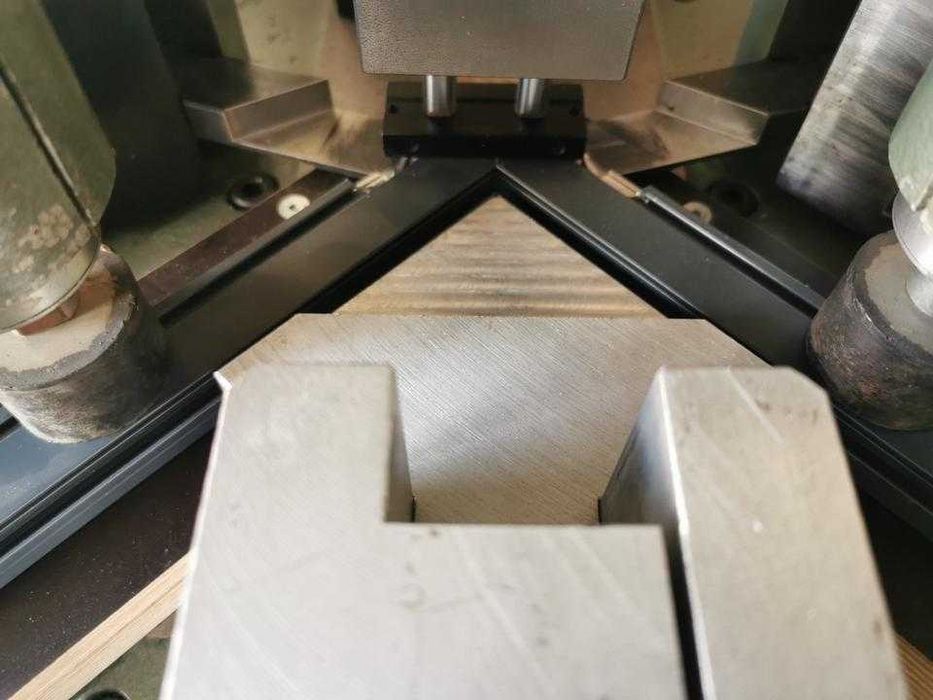 Автоматична Ъглонабивна машина Pressta pv-10 с допълнителна опция ..