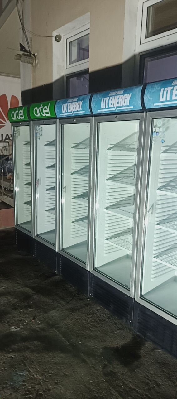 Витрина холодильники срочно продается