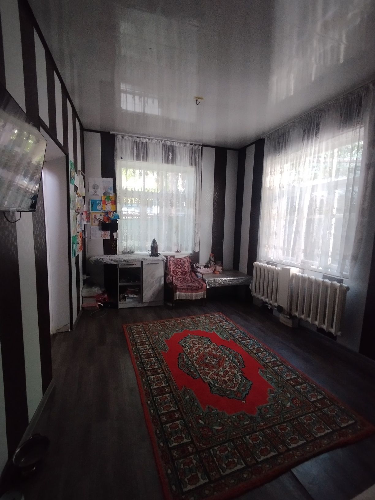 Срочно продаётся дом в общем дворе в центре города.