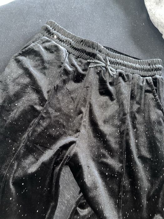 Pantaloni.