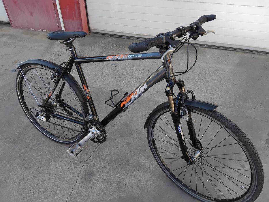 Vând bicicleta ktm din aluminiu pentru bărbați