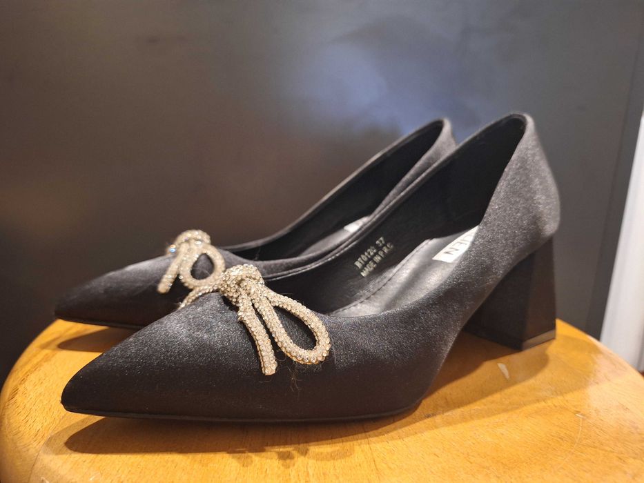 Нови елегантни обувки