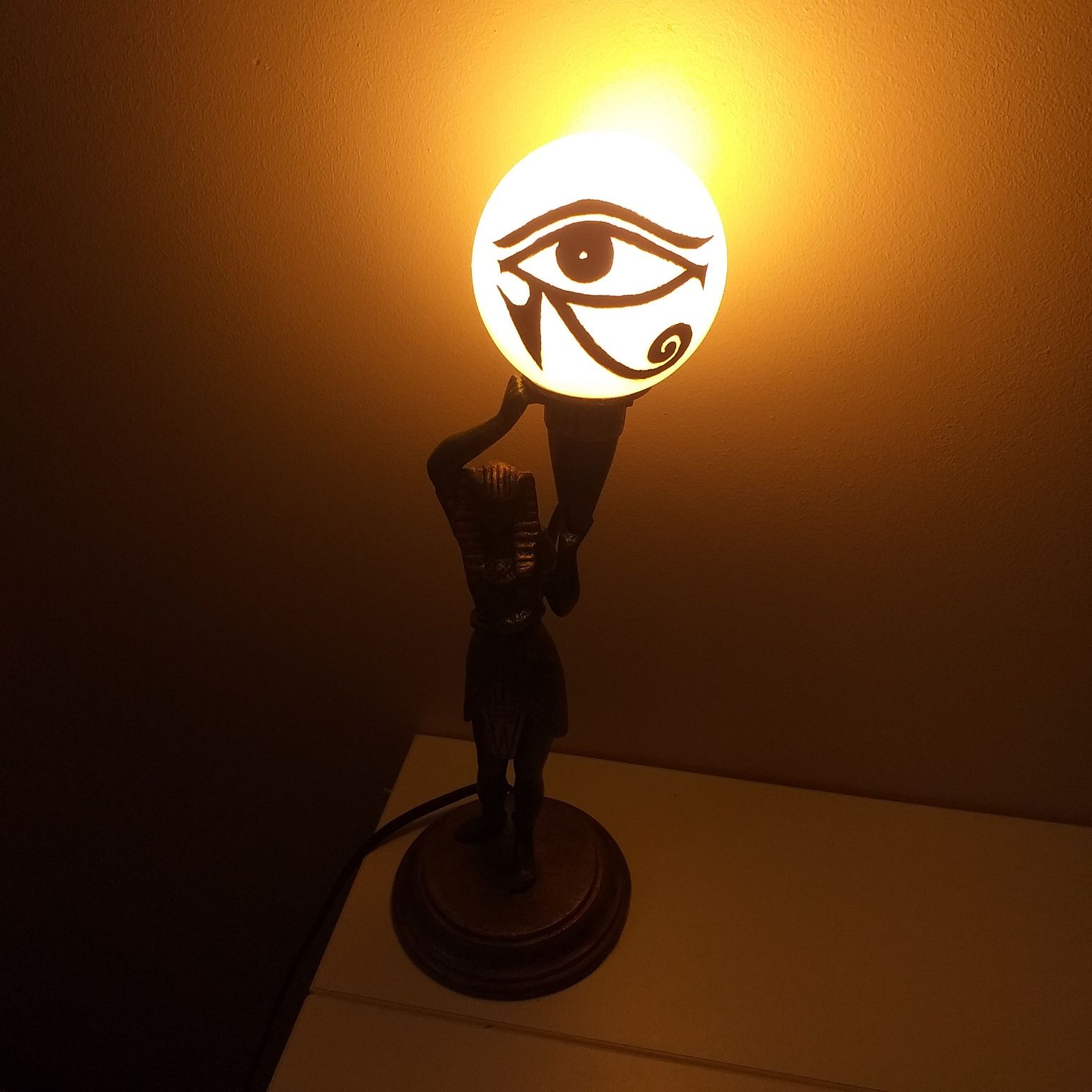 veche lampa veioza statueta metal faraon Egipt Eye of Horus Ra