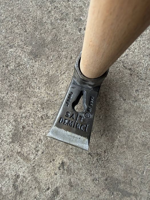 Теша - топор -болта-