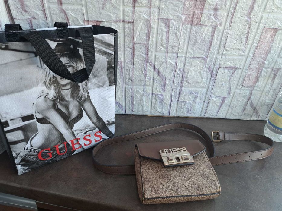 дамска чанта GUESS,малка чантичка за кръста,банан,гес