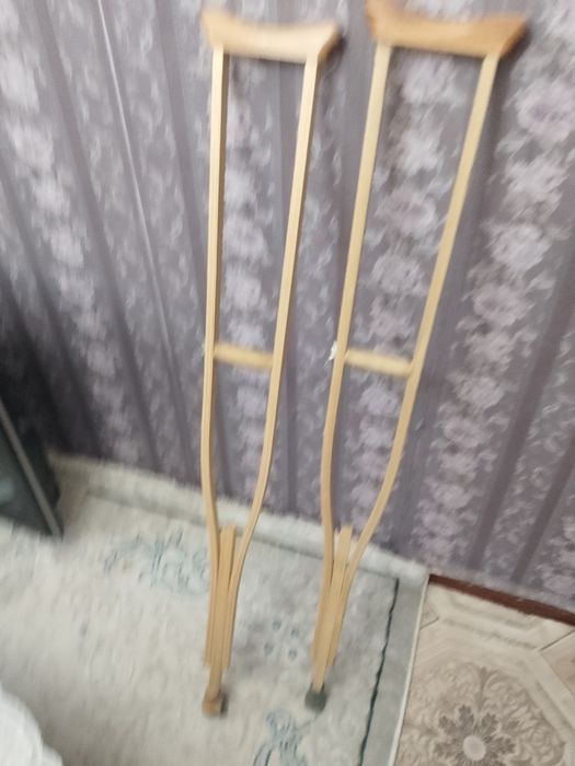 продам деревянные костыли