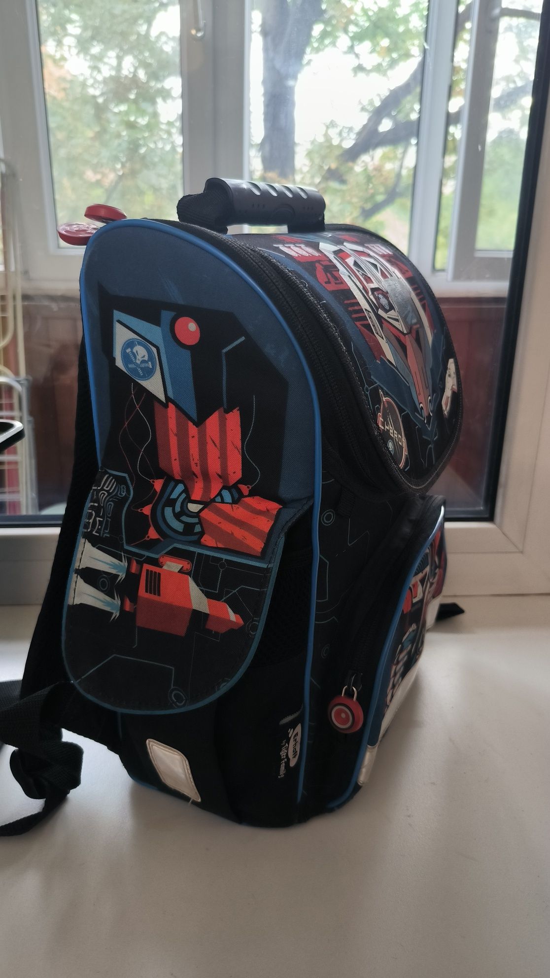 Школьный рюкзак для первоночальных классов