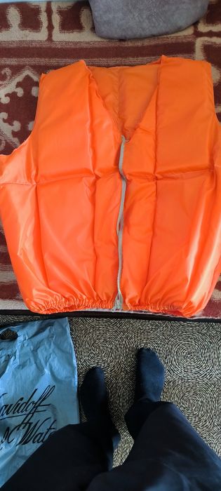 Спасательный жилет