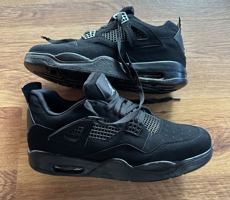 Мъжки,зимни кецове Jordan в черно,обърната кожа