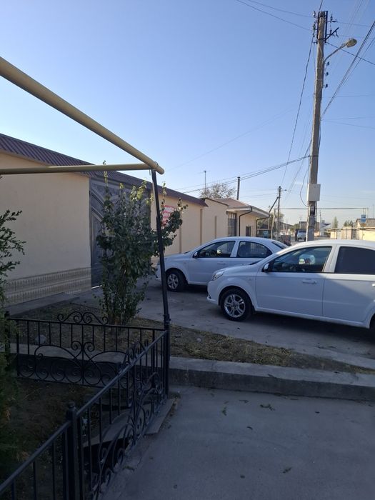 Янгихайотский р-н Участок 10.6 соток, жилой 6 соток, нежилой 4.6 соток