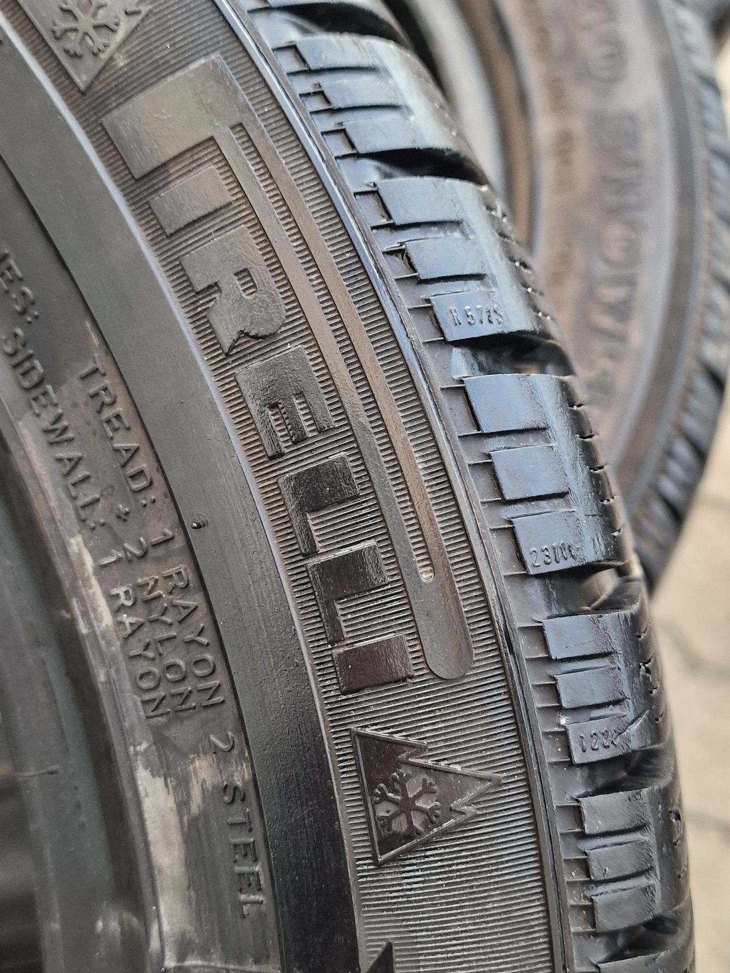 225 50 16 Pirelli