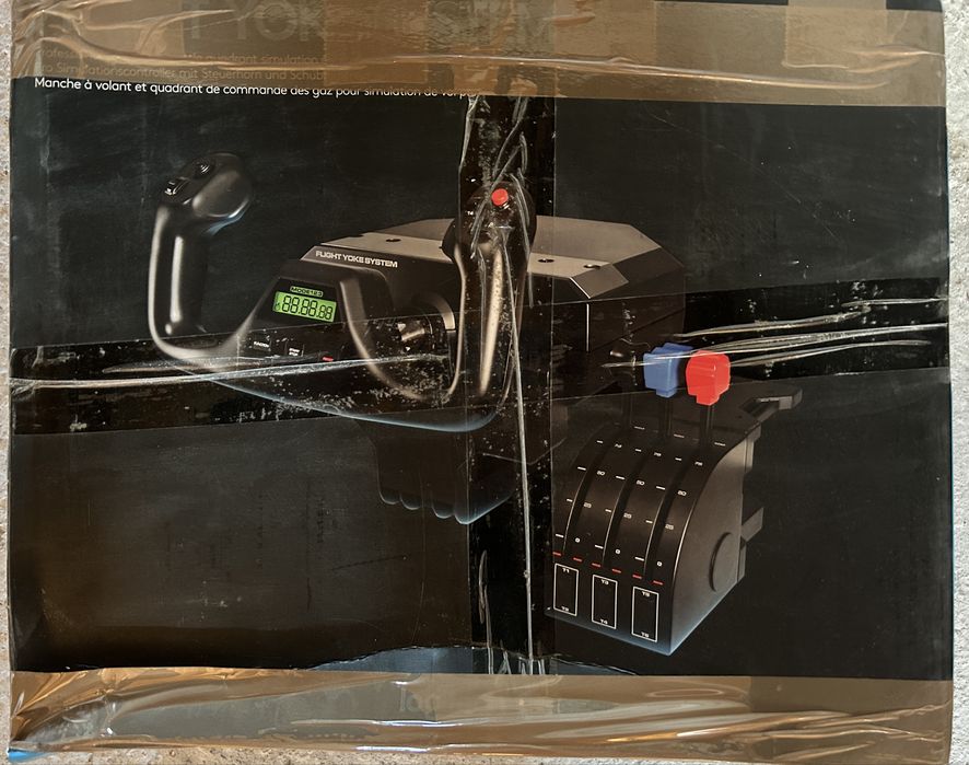 Set Logitech Flight Simulator – Yoke + Throttle + Pedale