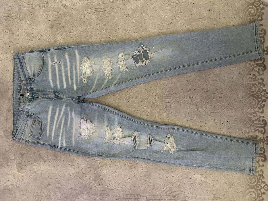 Vand Blugi rupti albastri cu pietre