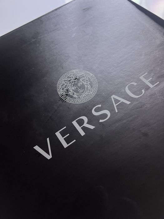 ЧИСТО НОВ! Луксозен копринен шал Versace Baroque Medusa