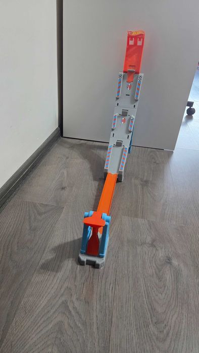 Писта Hot wheels с изтрелвачка
