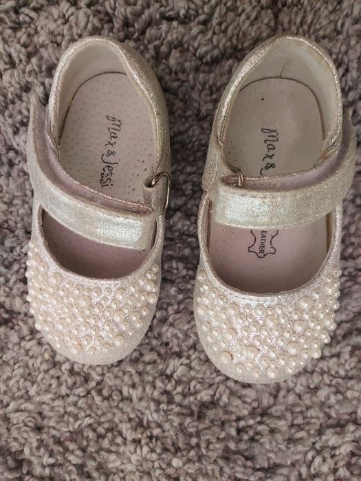 Продам туфельки детские