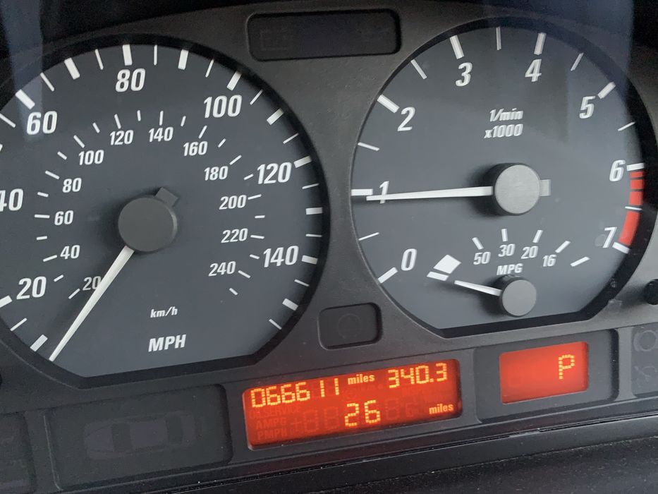 Vind BMV seria 3 in 2 portiere km putini stare foarte buna mai multe d