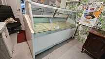 Vitrina  frigorifica cu lada frigorifica încorporată