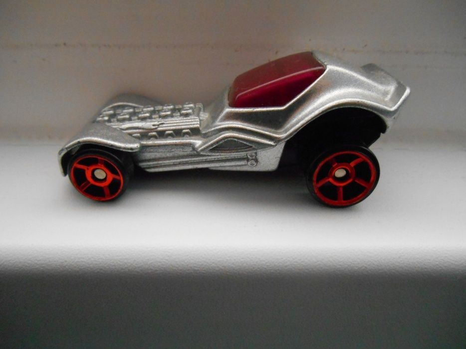 Продавам Welly и Hot Wheels колички за колекция или игра (3+)
