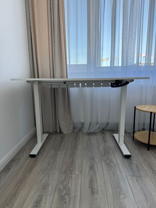 Birou reglabil pe înălțime – model cu manetă (manual)