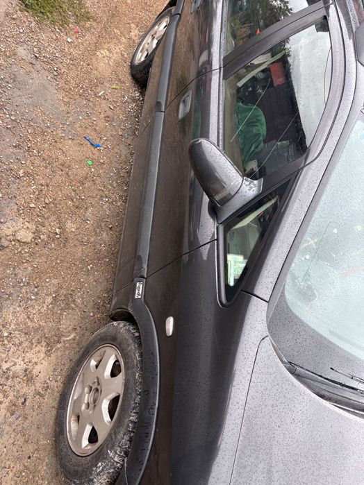 Vând Opel zafira