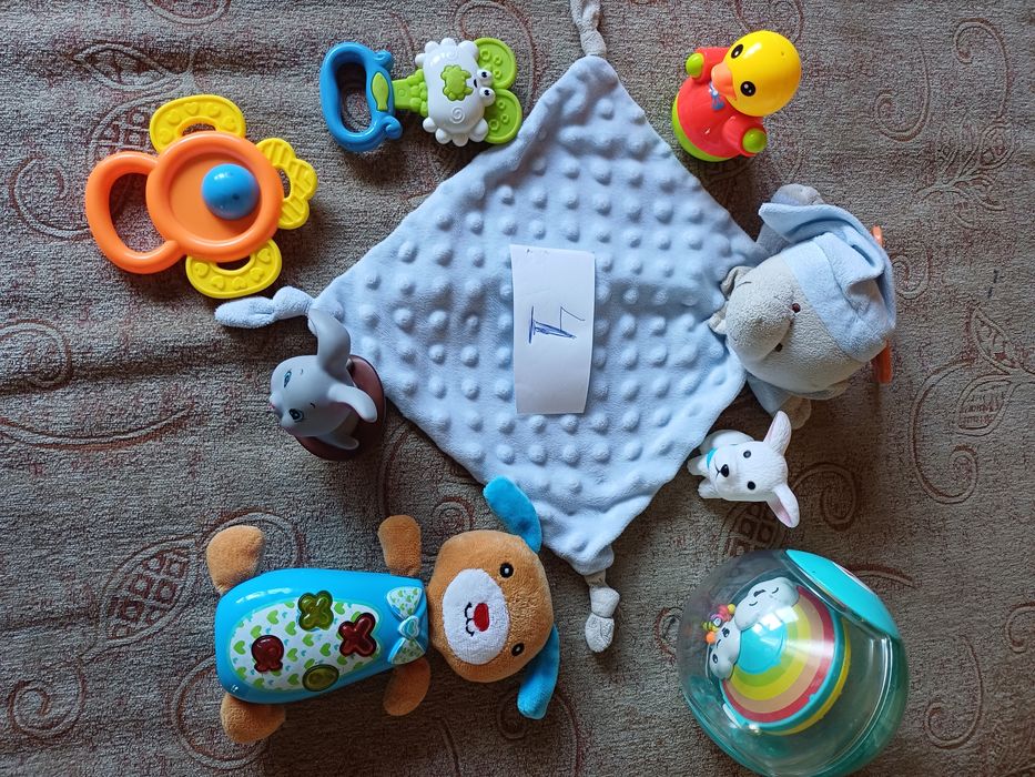 Сетове бебешки играчки.