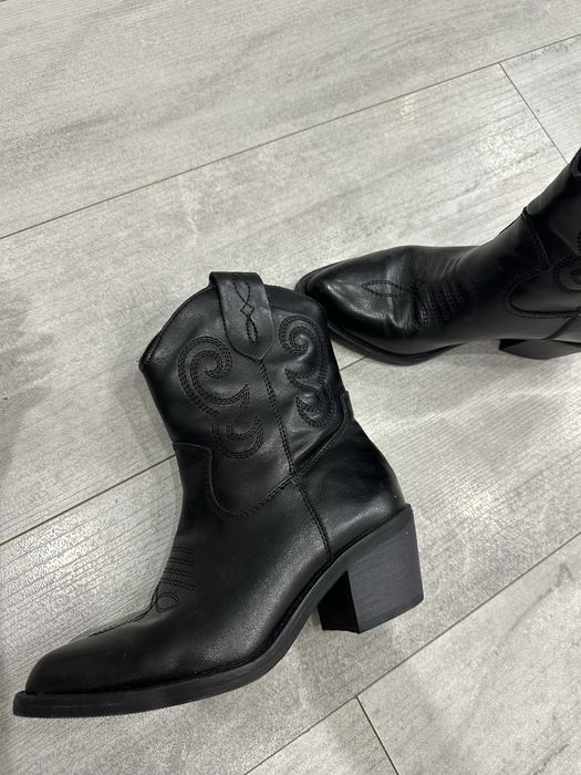 Продам ботилььоны 35 размер новые