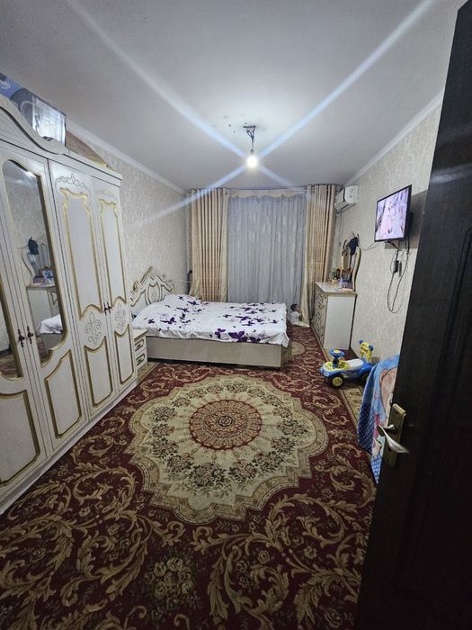 Сотилади Квартира!! ЯнгиХаёт т-н, 8-худуд, 3/1/7, 75м2.