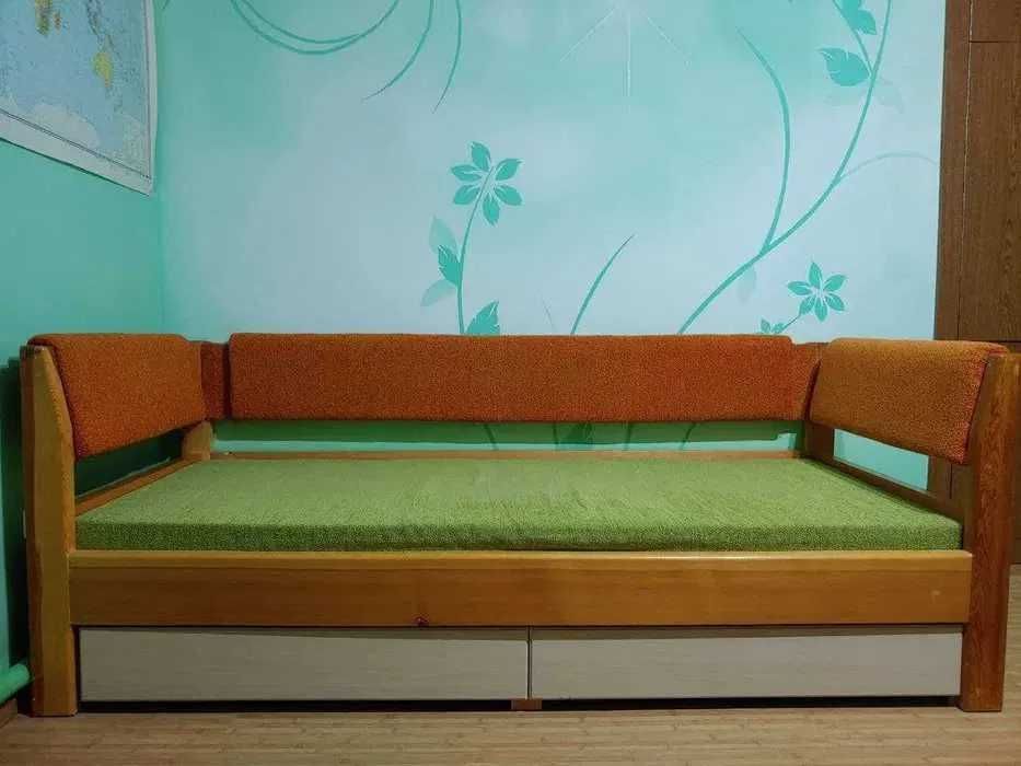 Продается новый диван-кровать, из дерева
