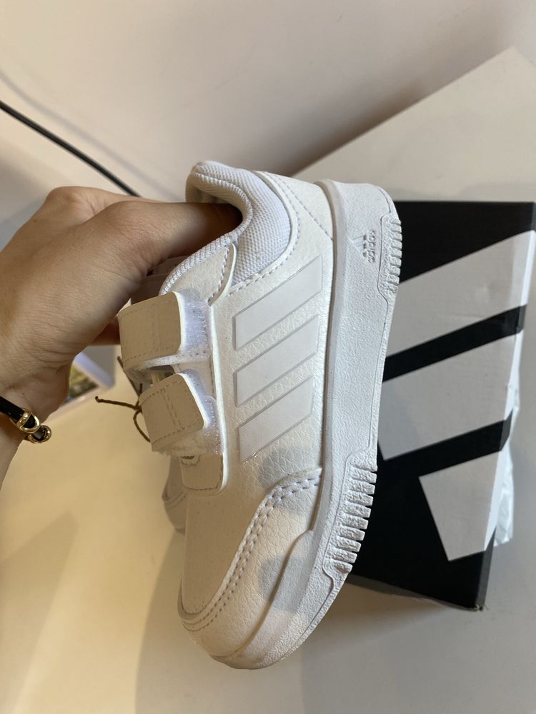Нови детски кецове Adidas