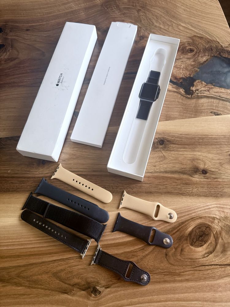 Apple Watch 3 42mm GPS graphite 5 каишки подарък