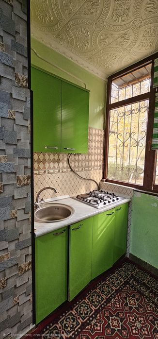 1/1/5, 1 хонали уй, 1 этаждан сотилади. Офис қилса бўлади. Зўр локация