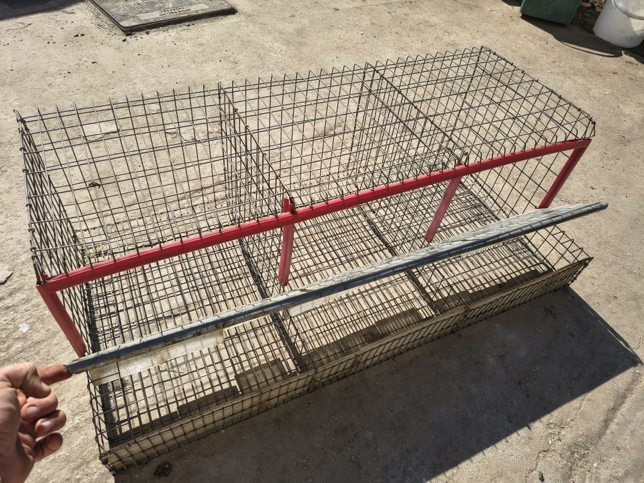 Vând cuibar păsări, găini, cu 3 locuri și colector