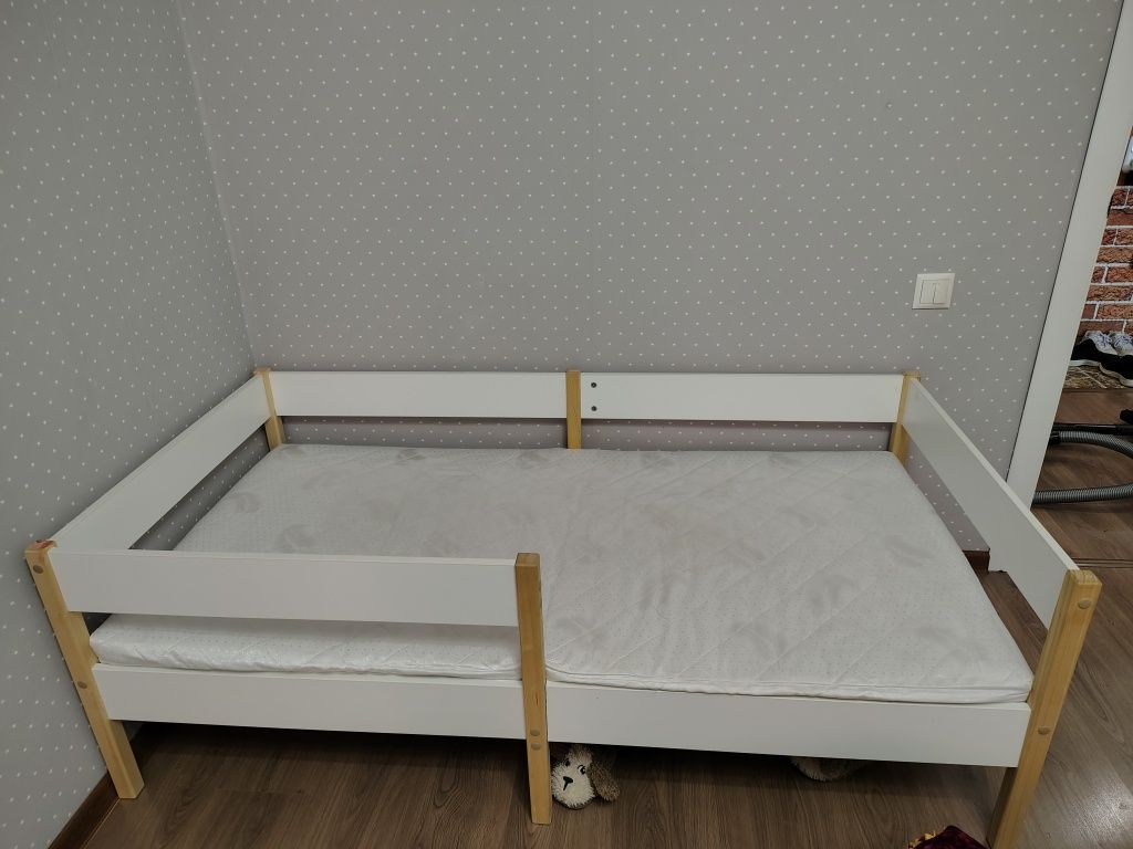 Продам детскую кровать с матрасом
