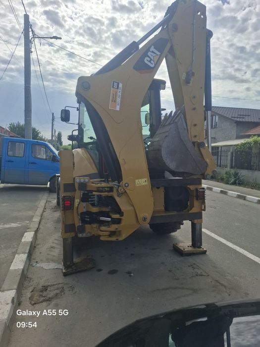 Buldoexcavator caterpillar