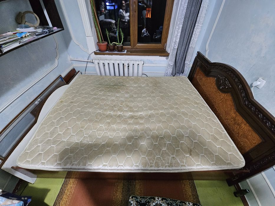 Продаётся кровать двухспальная