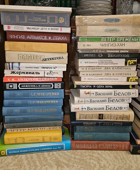 Более 140 книг. Детективы, кулинария, классика, медицина.