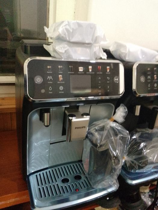 Espressor PHILIPS seria 5500 LatteGo