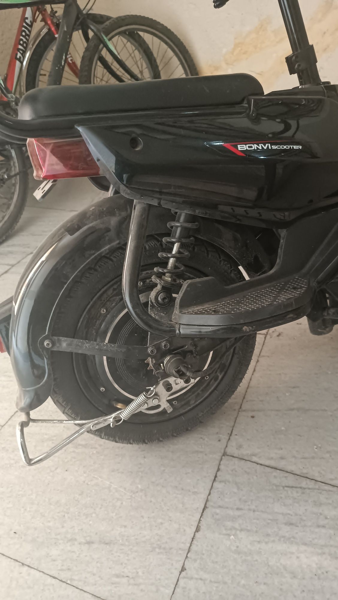 Skuter  sotiladi 200$