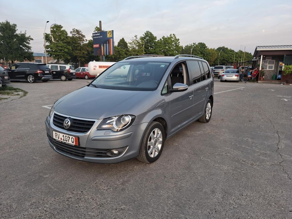 Vw Touran 2010  1.9  Tdi  7 Locur Adusa Recenti
Motorizare 1.9 Tdi 6.