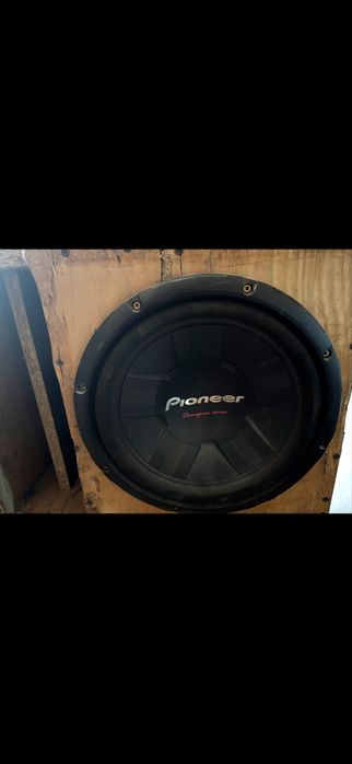Vand amplificator si cu subwoofer cu tot cu incinta