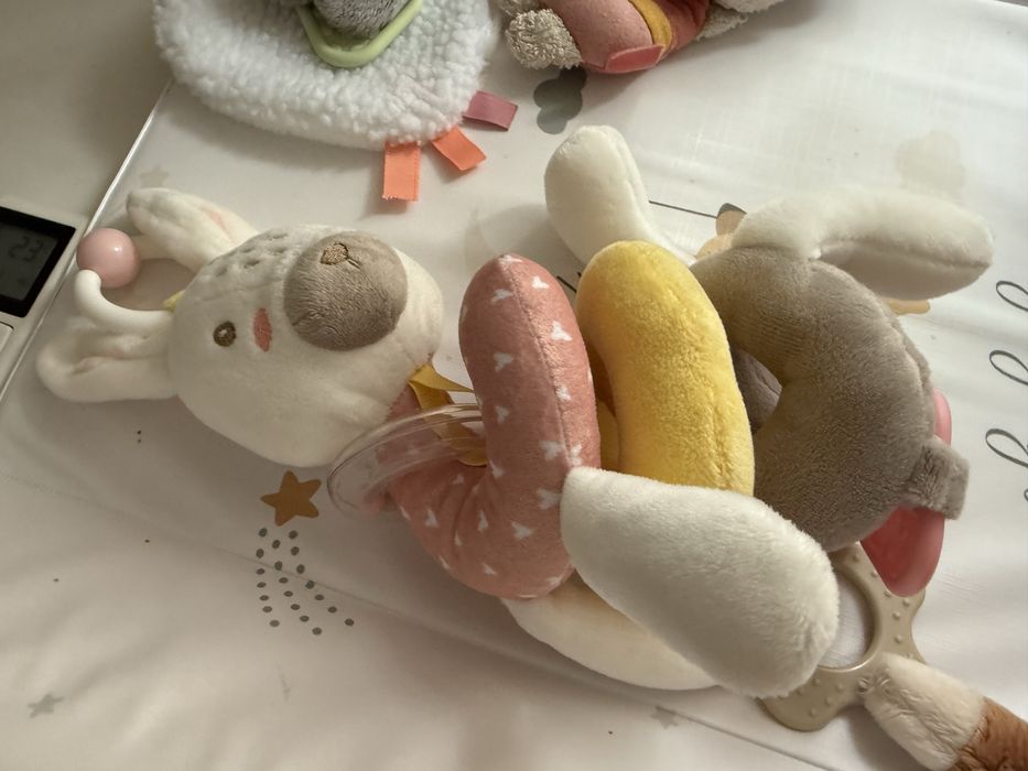 Бебешки играчки 0-18 месеца