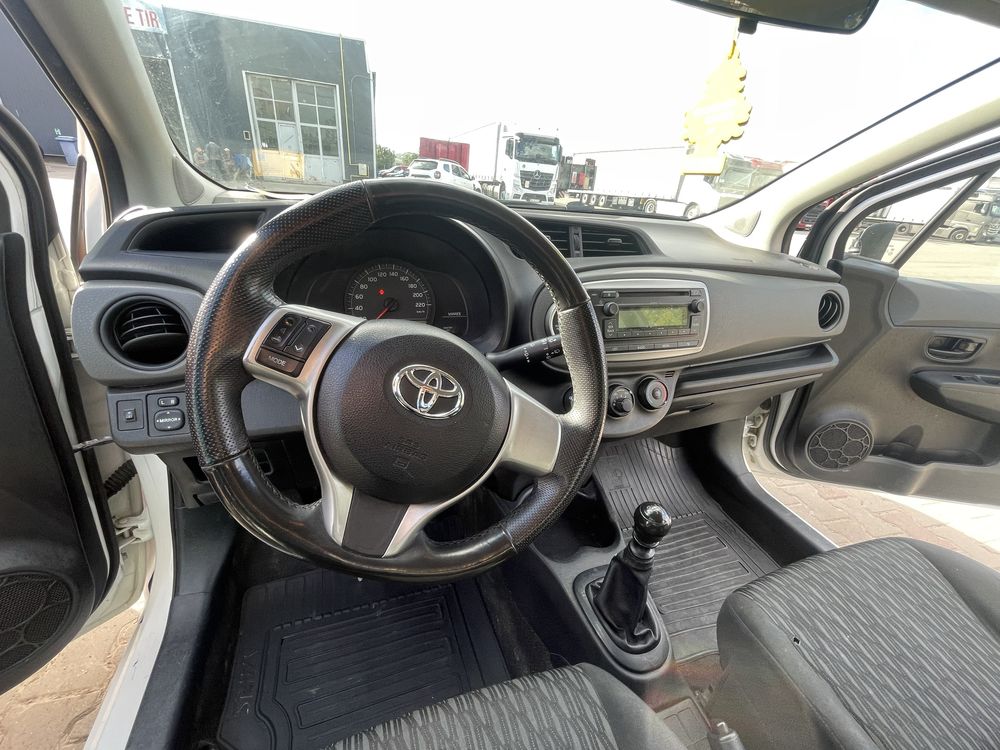 Toyota yaris 1.3 2013