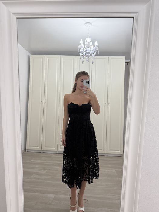 Rochie de eveniment din dantela neagra stare foarte buna