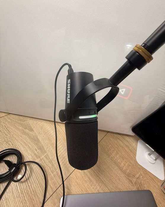 MV7 + Shure Микрофон и рамо