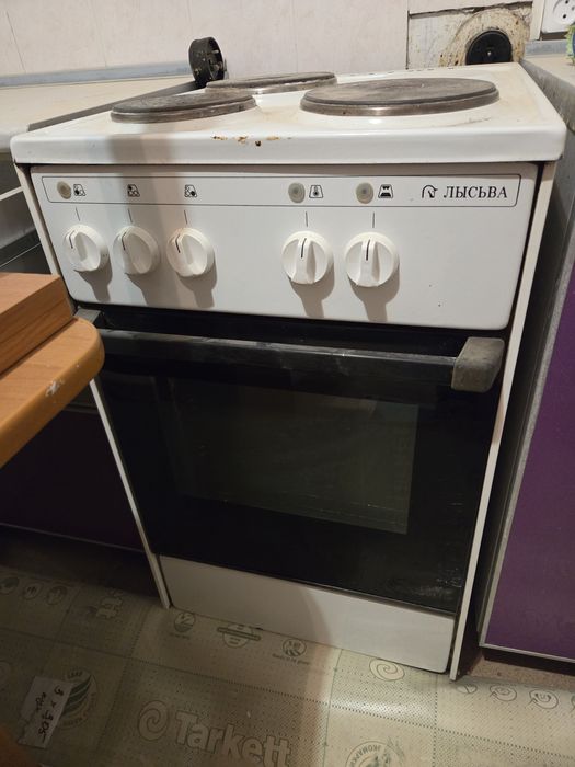 Электро плита Лысьва, торг. В отличном состоянии