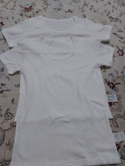 Продам  новые футболки на девочку