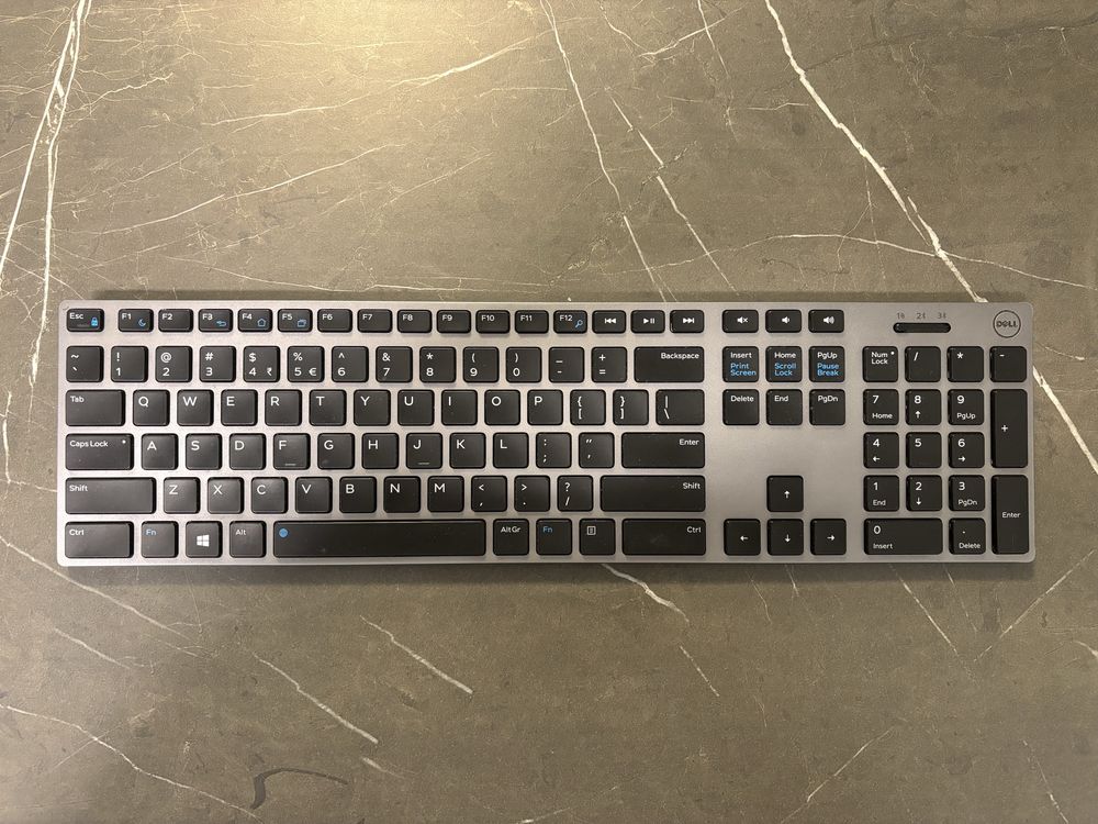Монитор Dell P2419 + подарък безжична клавиатура