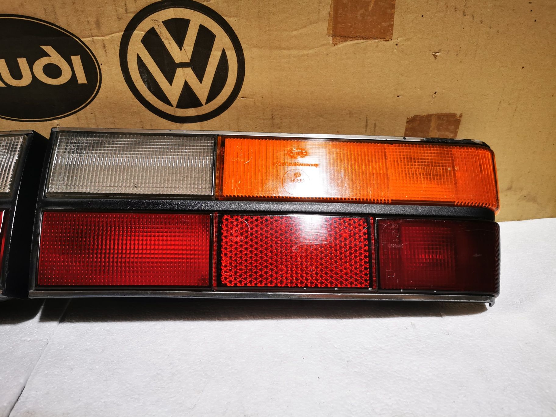 Set stopuri originale Hella Audi 100 C2 1976 - 1982
Stare buna