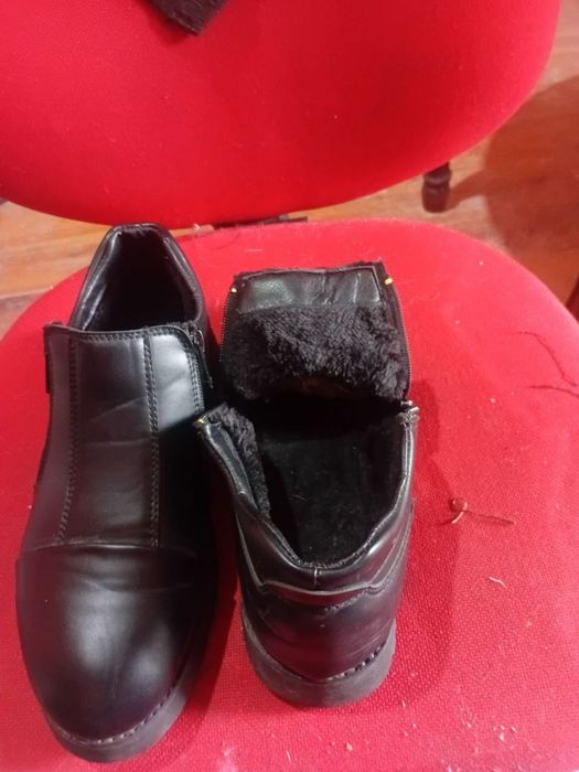 Зимняя обувь мужская раз 42.новай.утеплённый внутри мех искусственный.